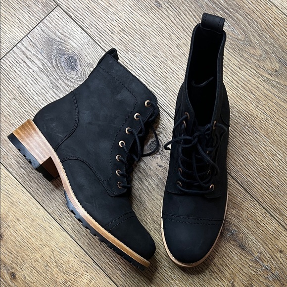 Portland Leather Shoes - NWOB Patina Lace Up Boots in Shadow Black Size 7.5